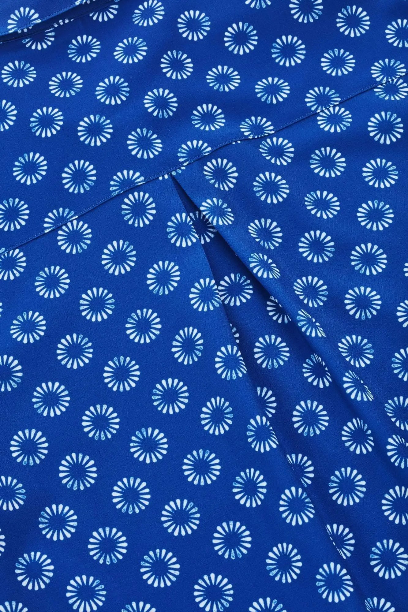 Biz Care Womens Easy Stretch Daisy Print Short Sleeve Shirt CS948LS Metro Workwear.