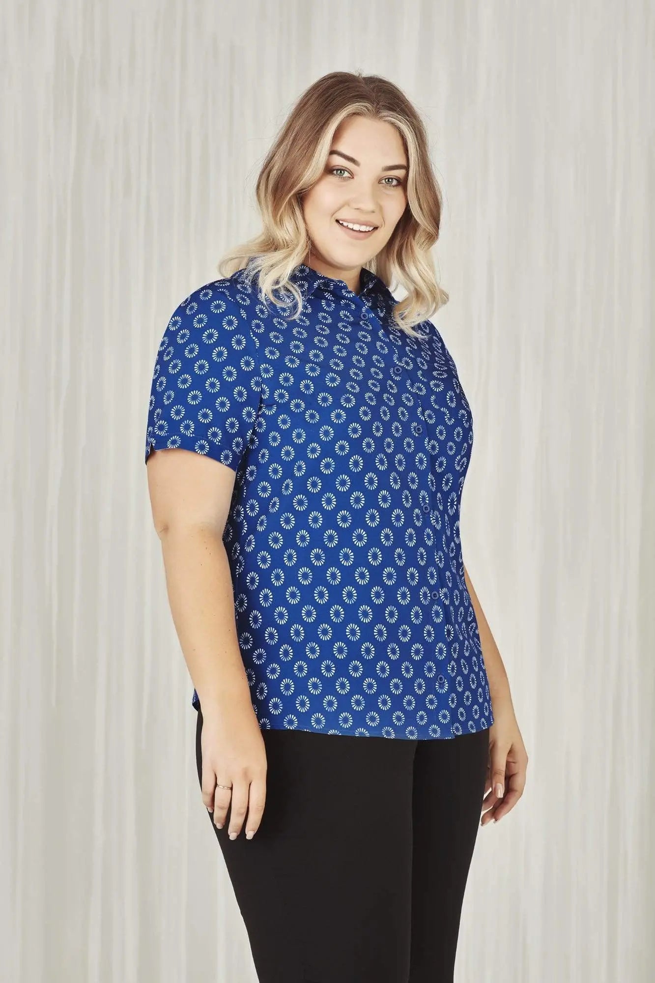 Biz Care Womens Easy Stretch Daisy Print Short Sleeve Shirt CS948LS Metro Workwear.