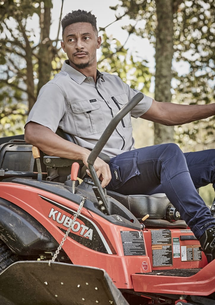 SYZMIK Men's Outdoor Short Sleeve Shirt - Perfect for Work